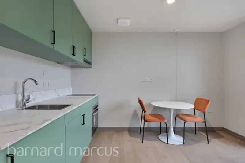 Luxury Studio Apartment Feltham Inclusive Bills Gym Cinema Room