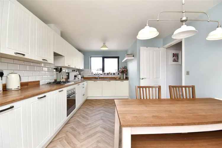 House For Sale in Leeds, England