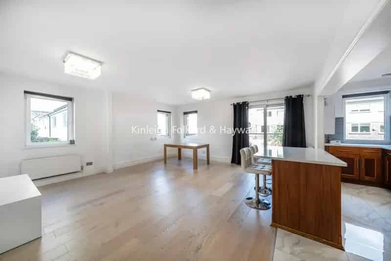 Two Bedroom Apartment in Kings College Court Primrose Hill NW3