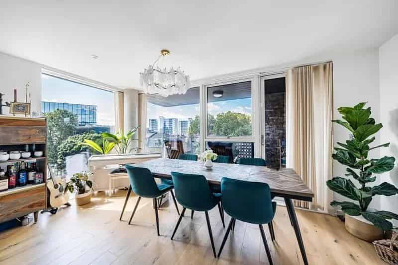 Two Bedroom Modern Apartment Fourth Floor Dual Aspect