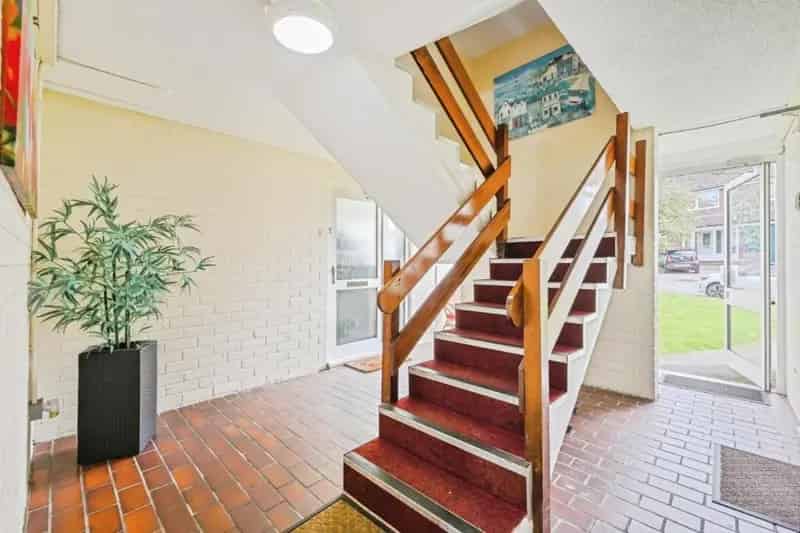 1 Bed Flat for Sale Lichfield Garage Communal Gardens