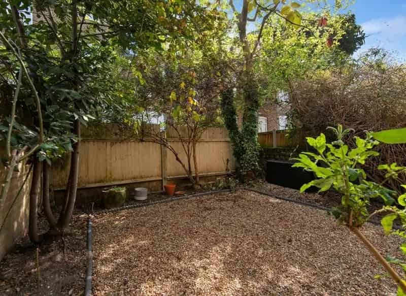 2 Double Bedroom Victorian Maisonette with Private Garden