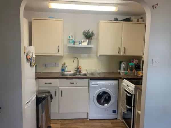 One Bedroom Ground Floor Flat Near Transport and Amenities