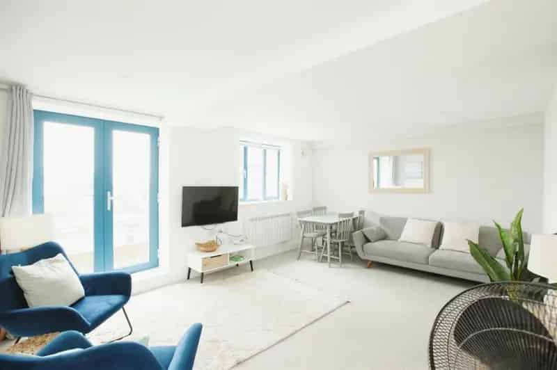 Flat For Sale , Victoria Parade, Torquay, England