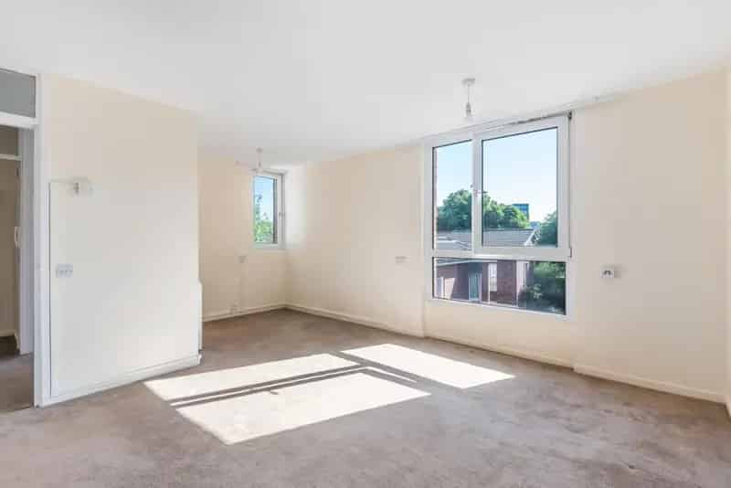 Split Level Maisonette for Rent Near Ashburnham Triangle