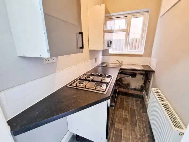 Spacious One Bedroom Ground Floor Flat Available Now