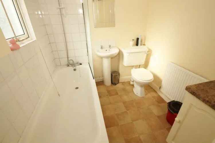 4 Bedroom Semi Detached House - Student Property