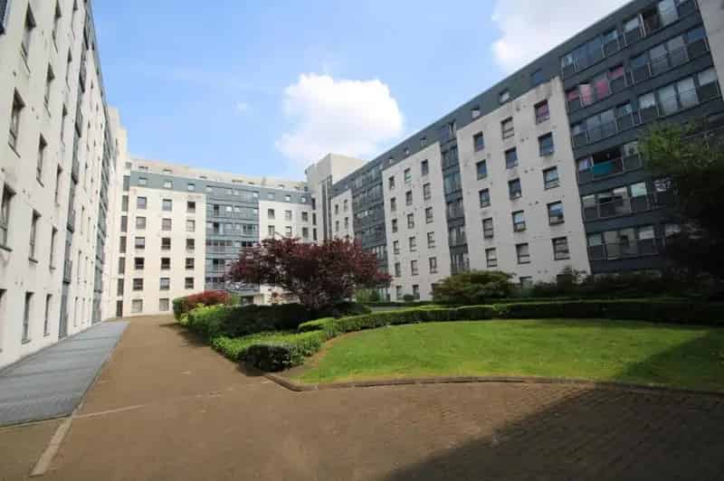 2 Bedroom Flat to Rent Glasgow City Centre Parking