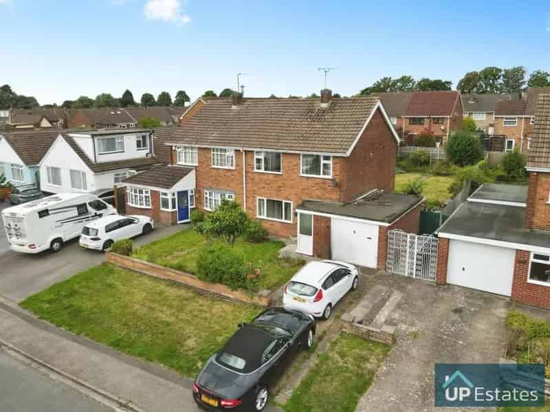 3 Bedroom Semi Detached House for Sale No Chain Large Garden