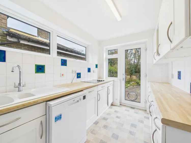 4 Bedroom Detached House For Sale in Horsham