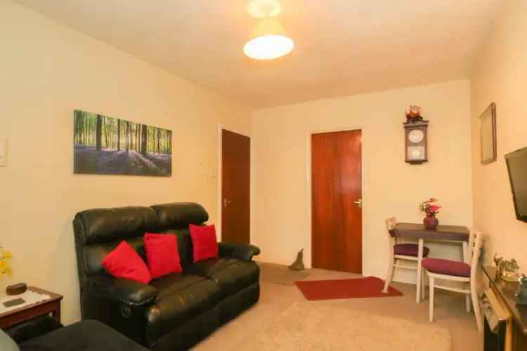 2 Bedroom Ground Floor Flat For Sale