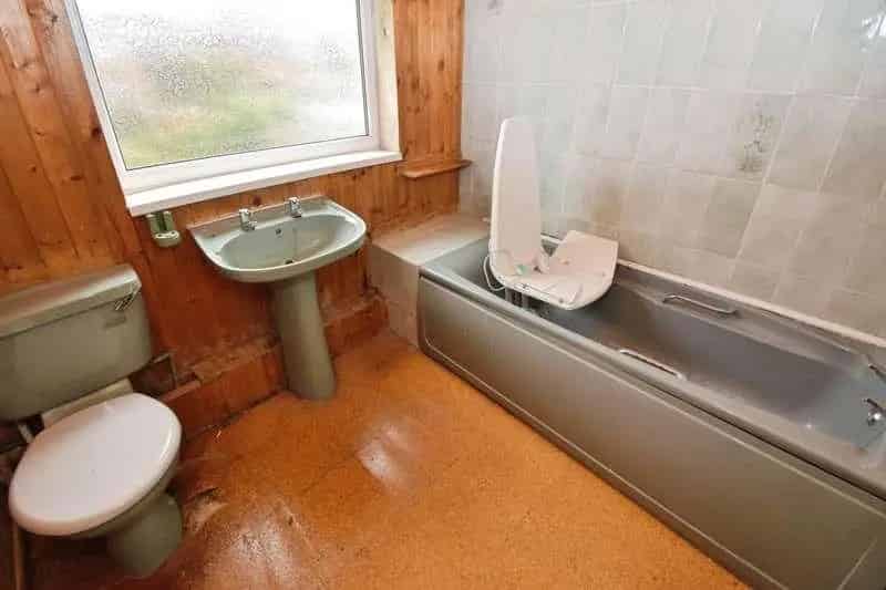 4 Bed Semi-Detached House For Sale - Full Refurbishment Opportunity