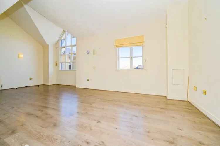 Three Bedroom Penthouse Duplex Apartment Near Apsley Marina