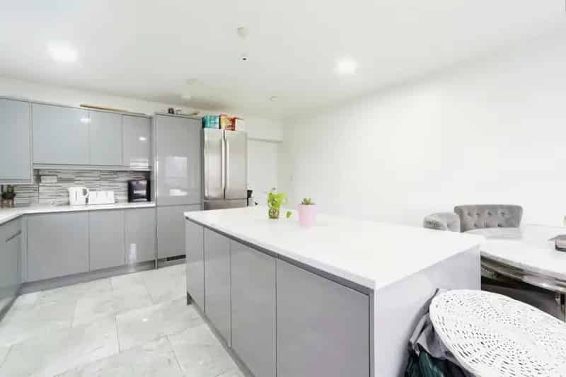 5 Bedroom Semi Detached House For Sale