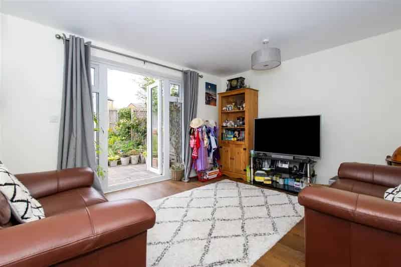 3 Bedroom Semi-Detached House to Rent