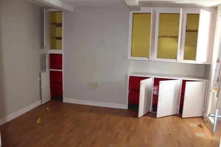 Grade II Listed 10-Bedroom Former Hostel - Huge Conversion Potential