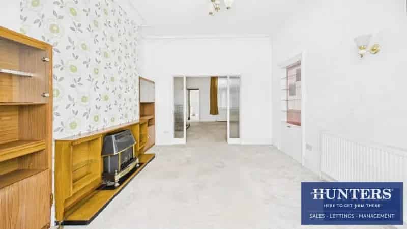 2 bed house for sale