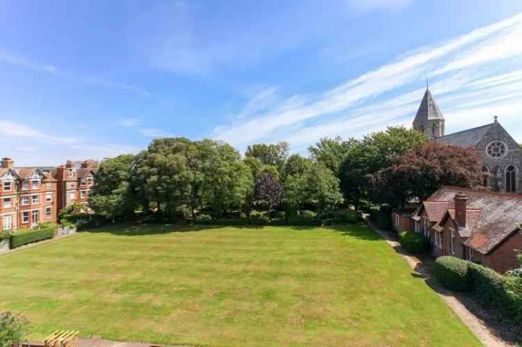 2 Bedroom Flat for Sale Folkestone Kent CT20
