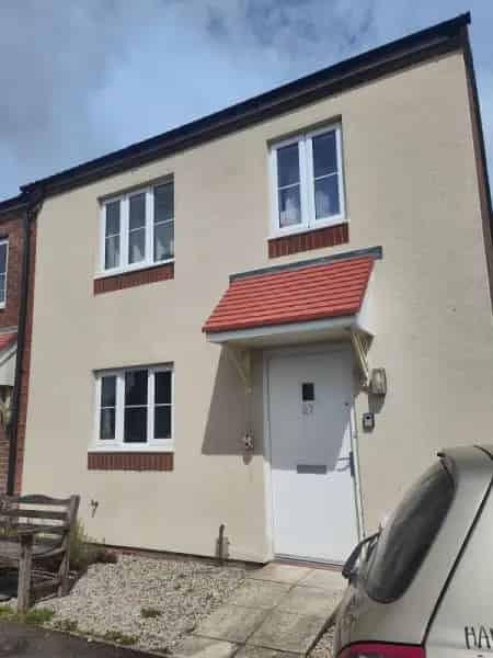 Spacious 3 Bed Semi Detached Home with Large Driveway and Garden