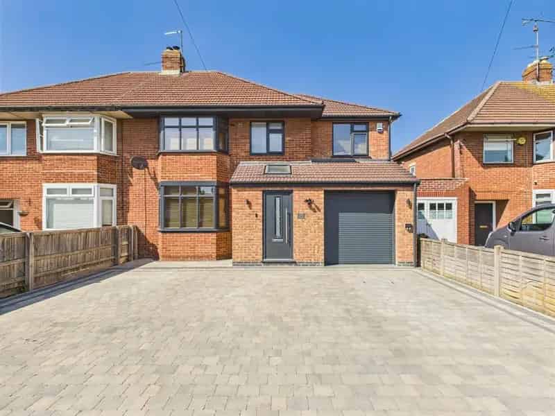 4 Bedroom Semi Detached House for Sale Longlevens