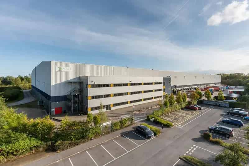 High Bay Unit 15m Eaves 28 Docks 65KNm2 4MVA Power 216 Parking