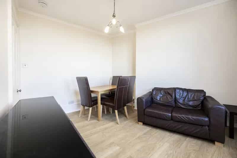 2 Bed Top Floor Apartment Near Union Terrace Gardens Aberdeen