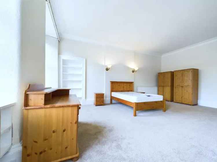 5 Bedroom Apartment for Sale in Edinburgh