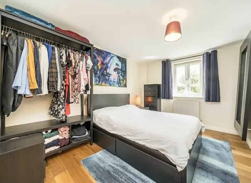 Two Double Bedroom Riverside Flat  Ample Storage Secure Parking