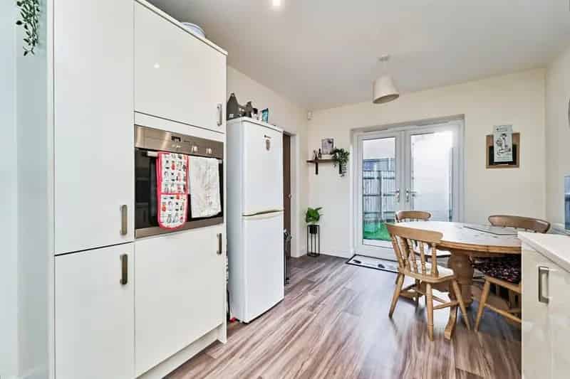 Three Bedroom Freehold House in Oldbury