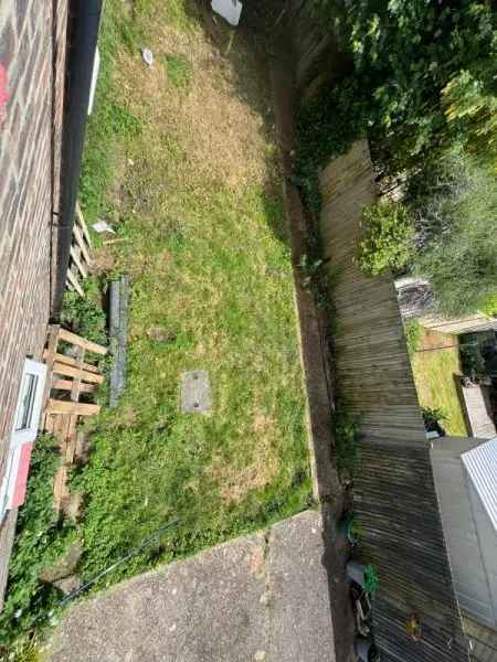 Large 1 Bed Maisonette Near Hampden Park Station