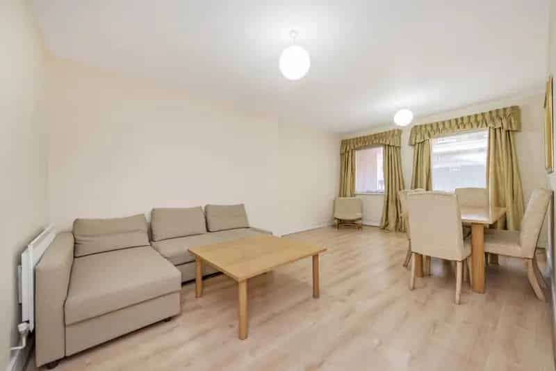 Spacious One Double Bedroom Flat in Fitzrovia