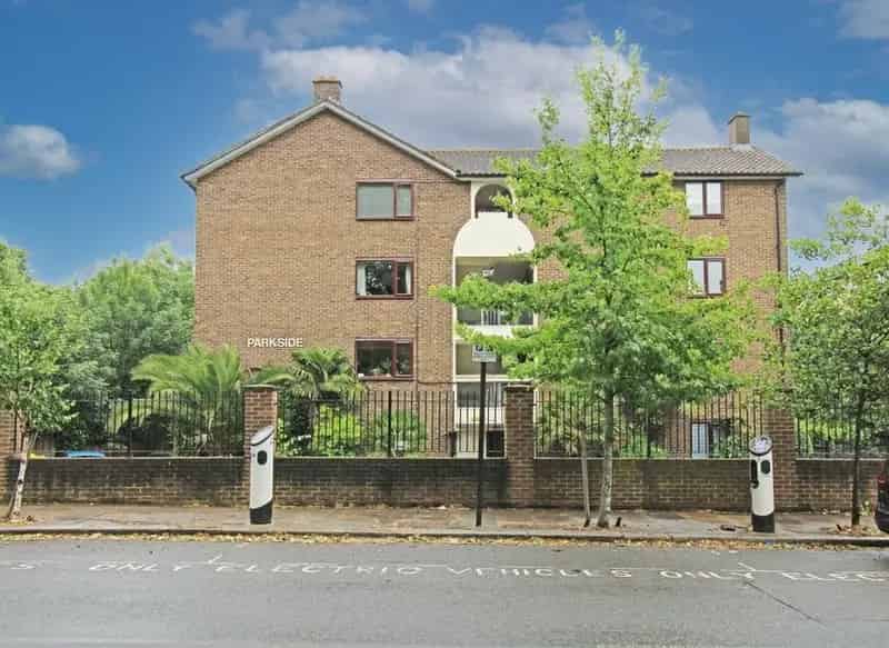 Spacious 2-Bedroom Flat near Acton Central