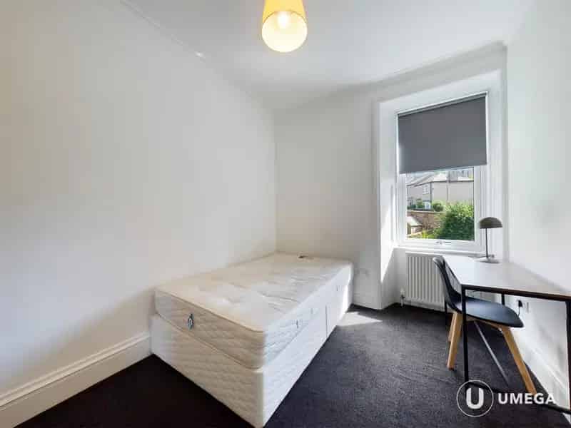 3 Bedroom Furnished Flat to Rent in Meadowbank Edinburgh