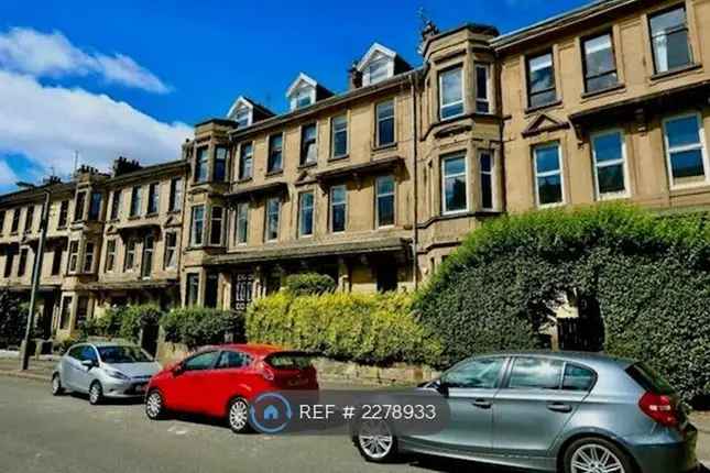 Flat to rent in Broomhill Avenue, Glasgow G11