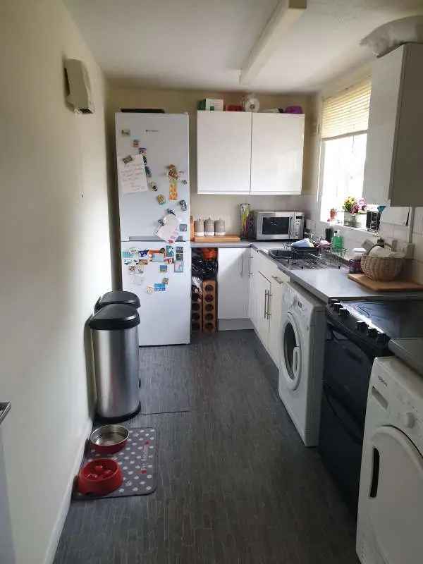 Flat For Rent in Worthing, England