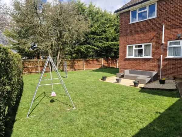 End Terrace House with Large Gardens