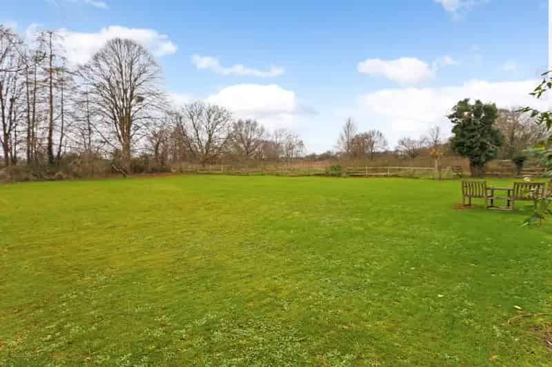 6-Bedroom Farmhouse with Bungalow & Outbuildings