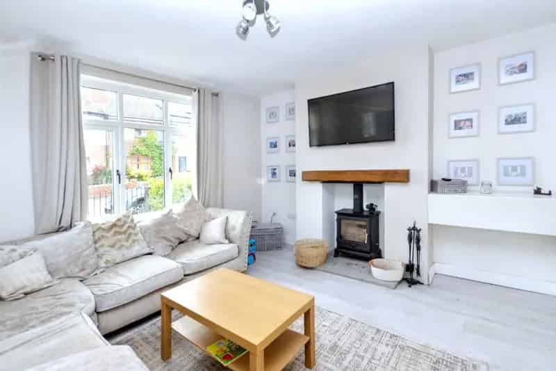 2 Bed Semi-Detached House with Garden and Off-Street Parking