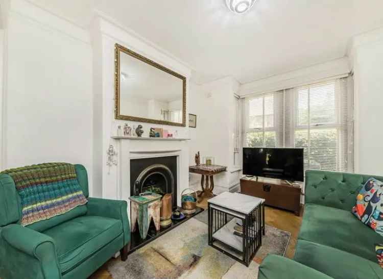 Three Bedroom Terraced House with West-Facing Garden