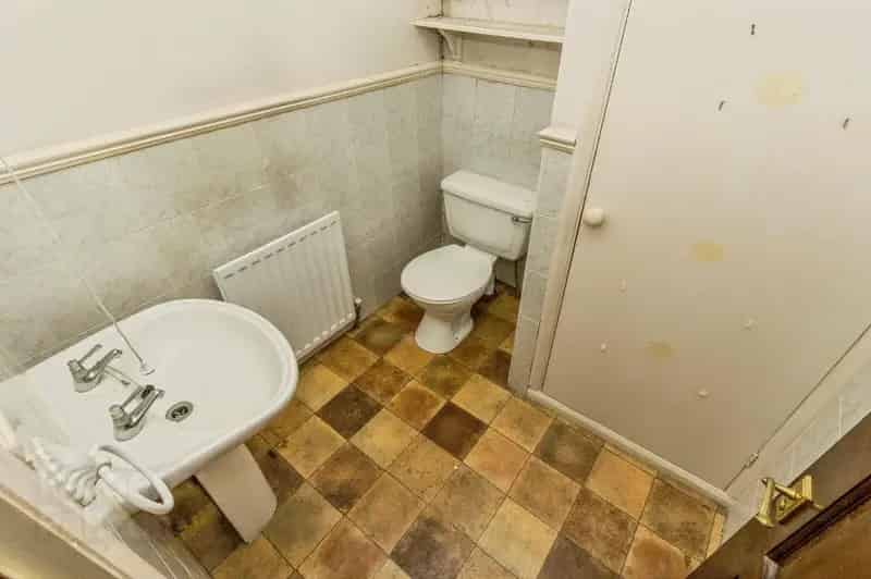 2 Bed Detached Bungalow for Sympathetic Updating