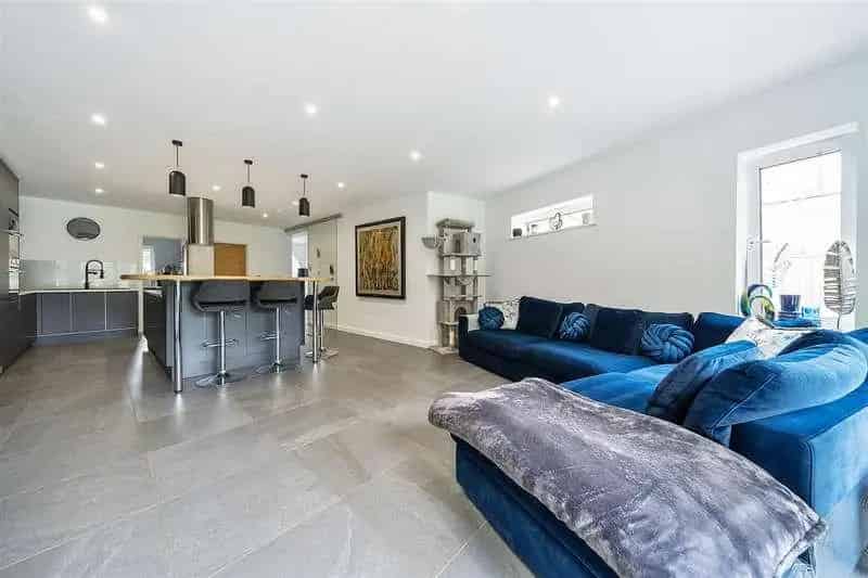 5 Bed Detached House For Sale