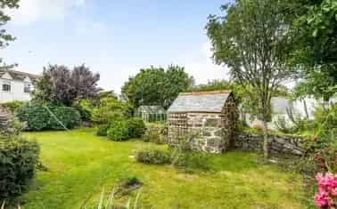 Historic Cornish Residence in Mullion - Four Double Bedrooms