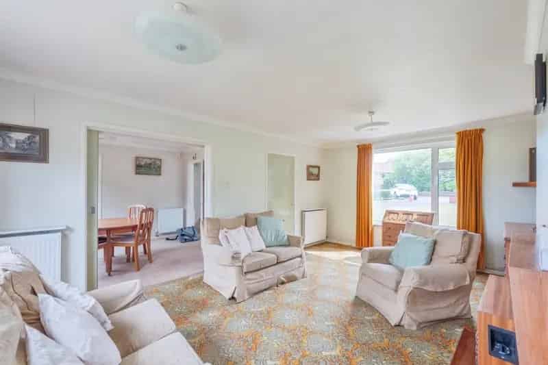 Dorchester Family Home - 4 Beds, Garage, Workshop