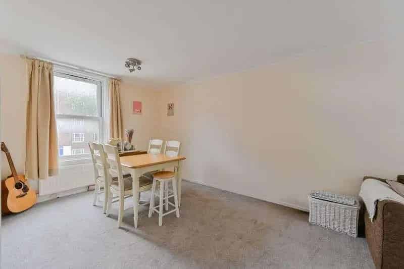 3 bed flat for sale