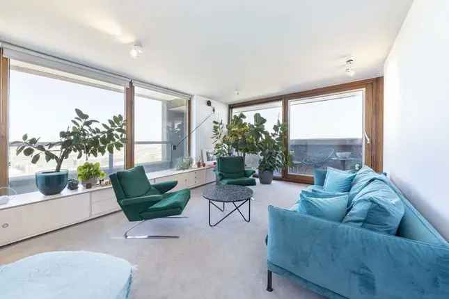 Flat to rent in Barbican, London EC2Y