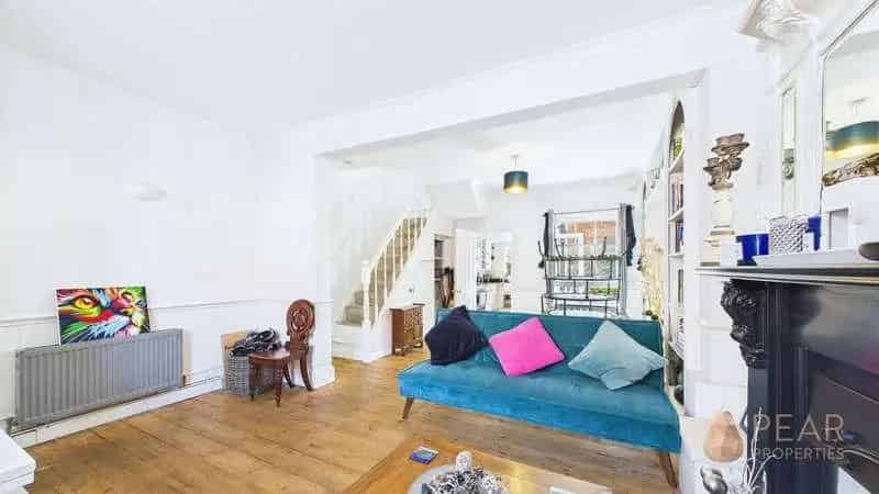 3 Bed Victorian Townhouse Town Centre