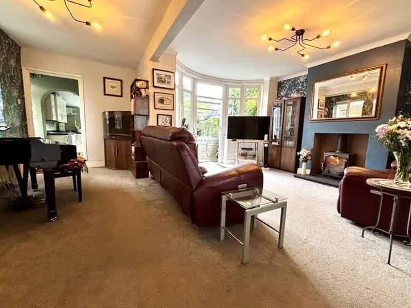 3 Bedroom Semi Detached House for Sale Evesham Worcestershire