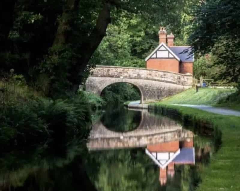 3 Bedroom Canal Cottage For Sale