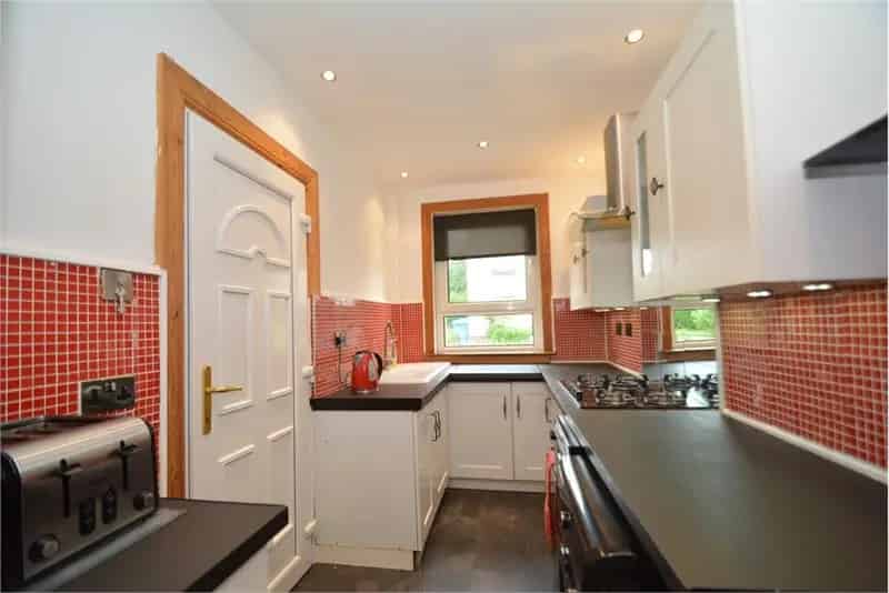 2 Bed Lower Cottage Flat Near Knightswood Primary