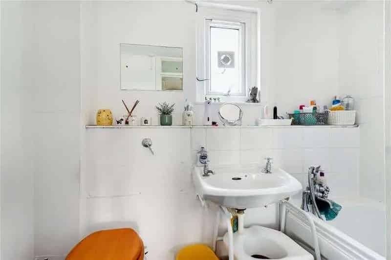 2 bed flat for sale